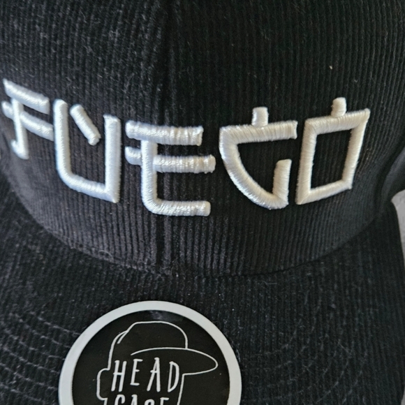 NWT/ Snapback Cap - Picture 2 of 3